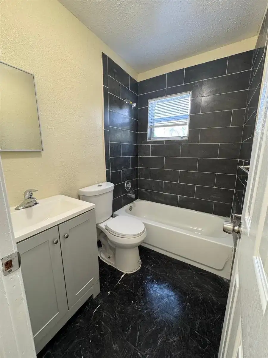 200 NW 14TH Street # 5, Pompano Beach FL 33060 photo 3