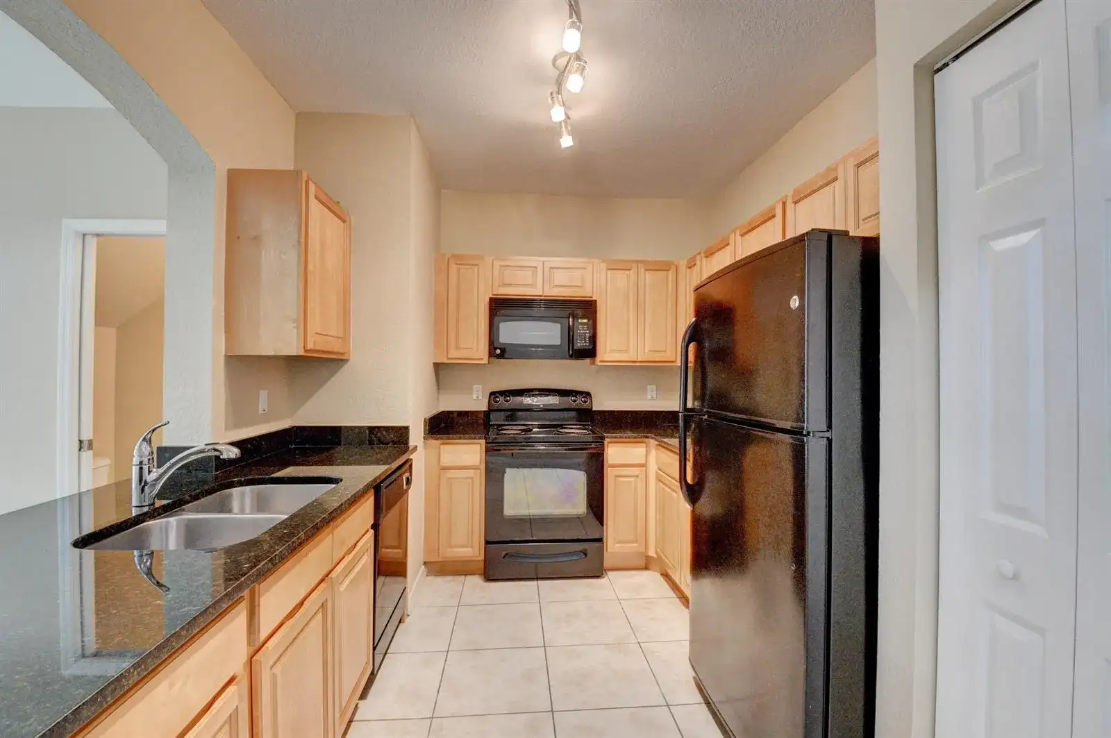 105 Hemingway Court, Palm Springs FL 33461 photo 2