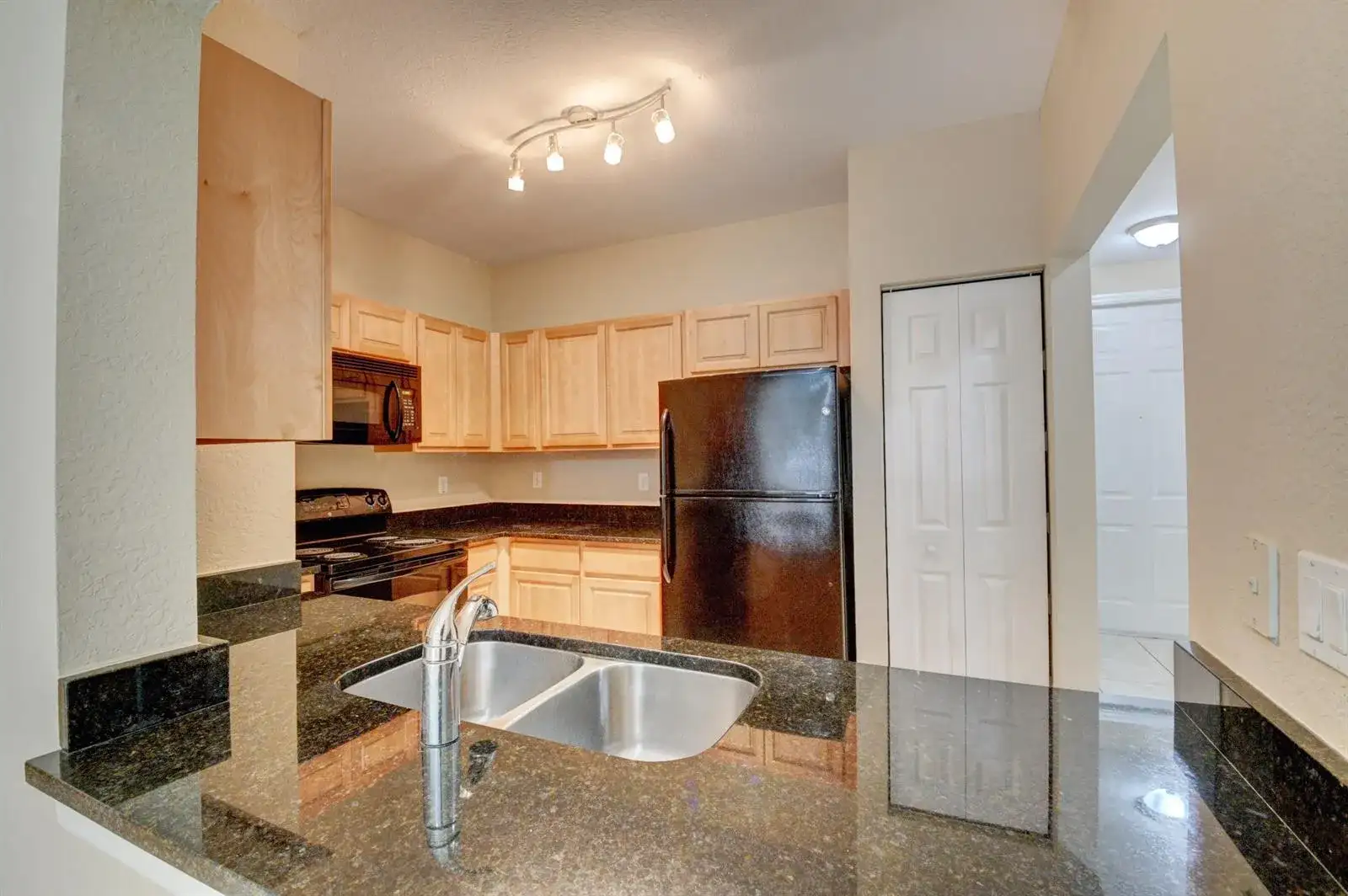 105 Hemingway Court, Palm Springs FL 33461 photo 3
