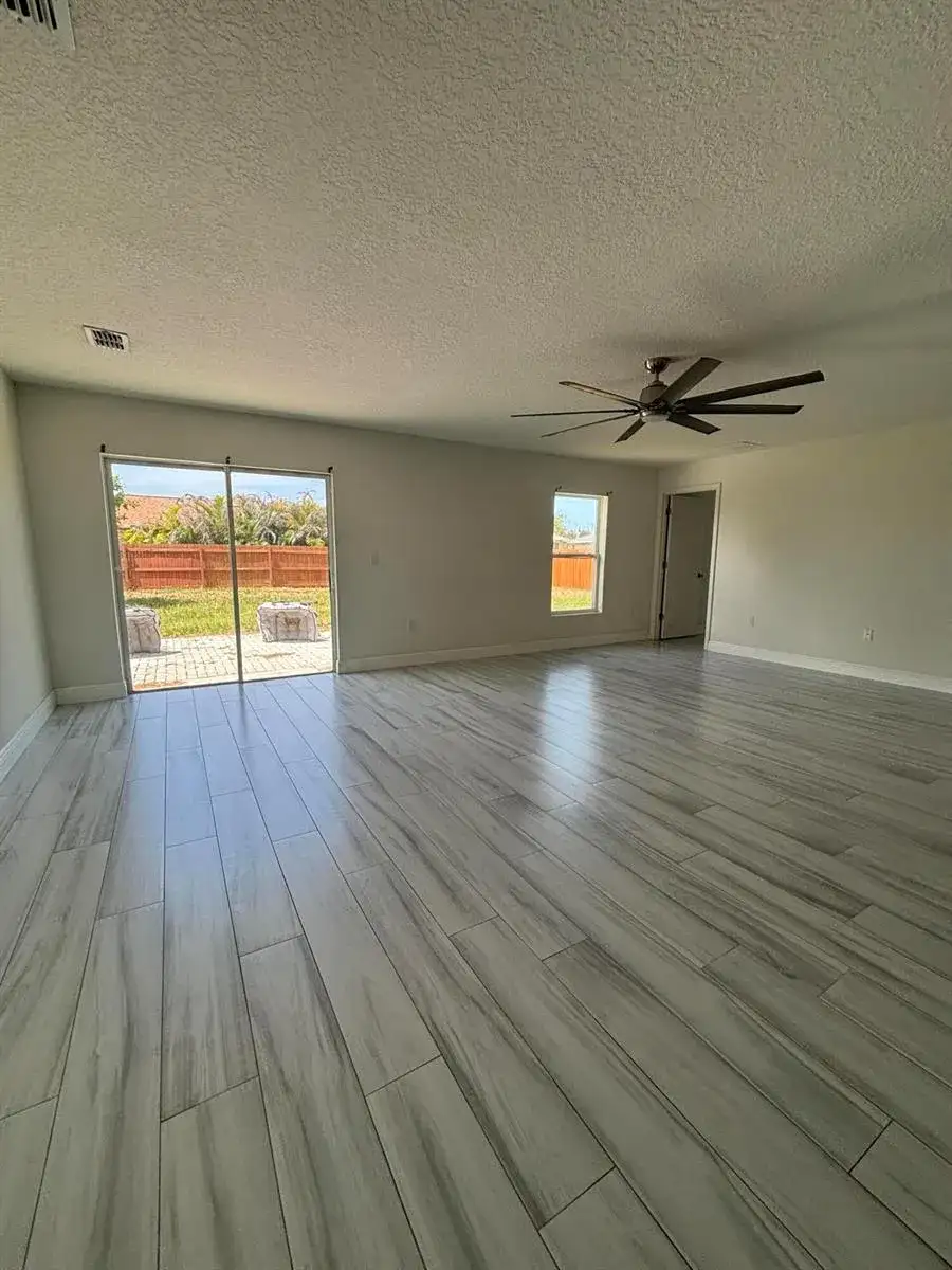 2231 SE MARIPOSA Avenue, Port St. Lucie FL 34952 photo 2