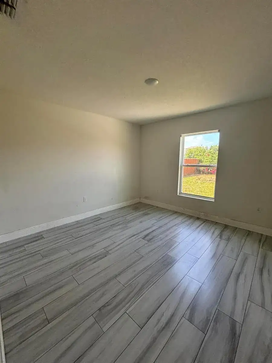 2231 SE MARIPOSA Avenue, Port St. Lucie FL 34952 photo 3