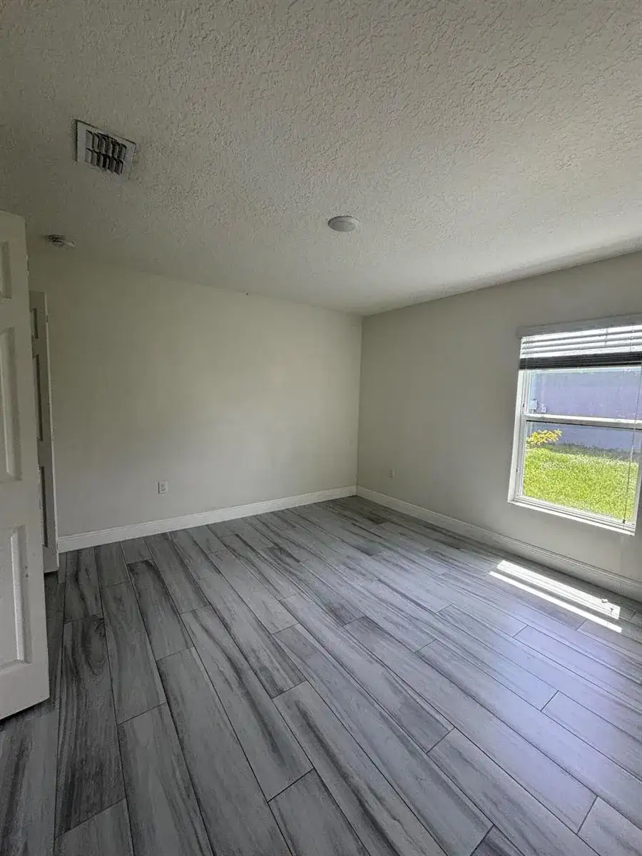 2231 SE MARIPOSA Avenue, Port St. Lucie FL 34952 photo 4