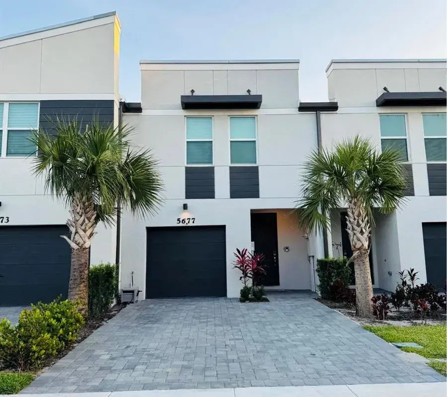 5677 MENTMORE Drive # 5677, Mangonia Park FL 33407