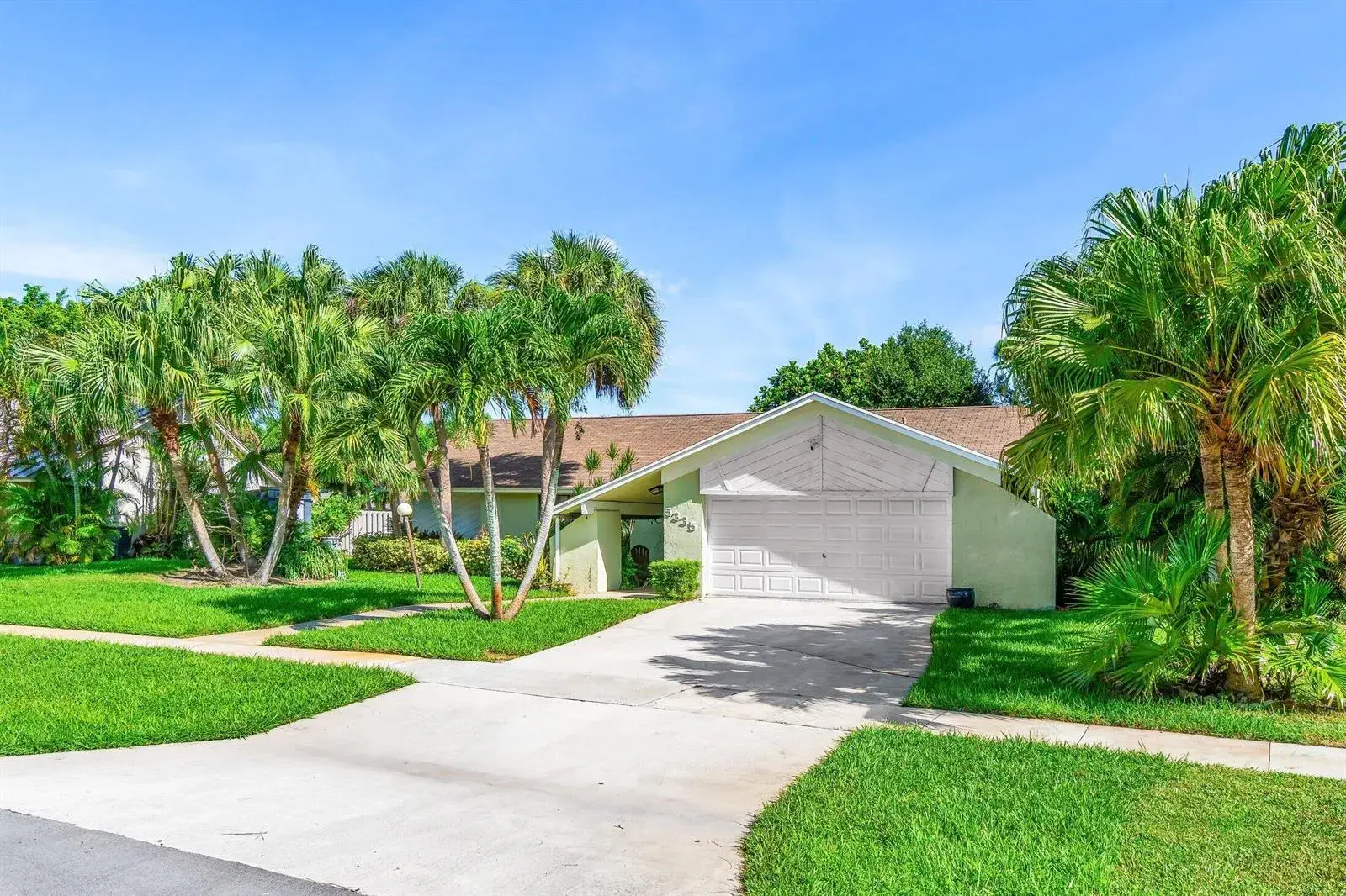 5335 Havasu Court, Lake Worth FL 33467 photo 2