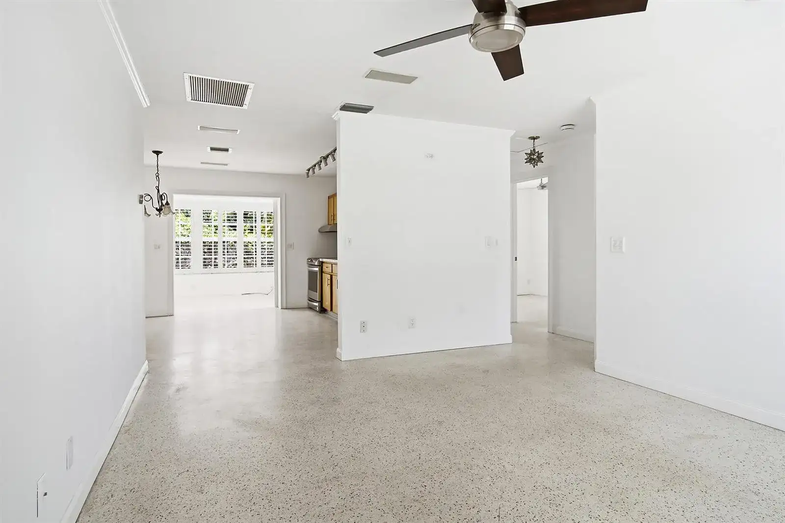 205 RUTLAND Boulevard, West Palm Beach FL 33405 photo 4