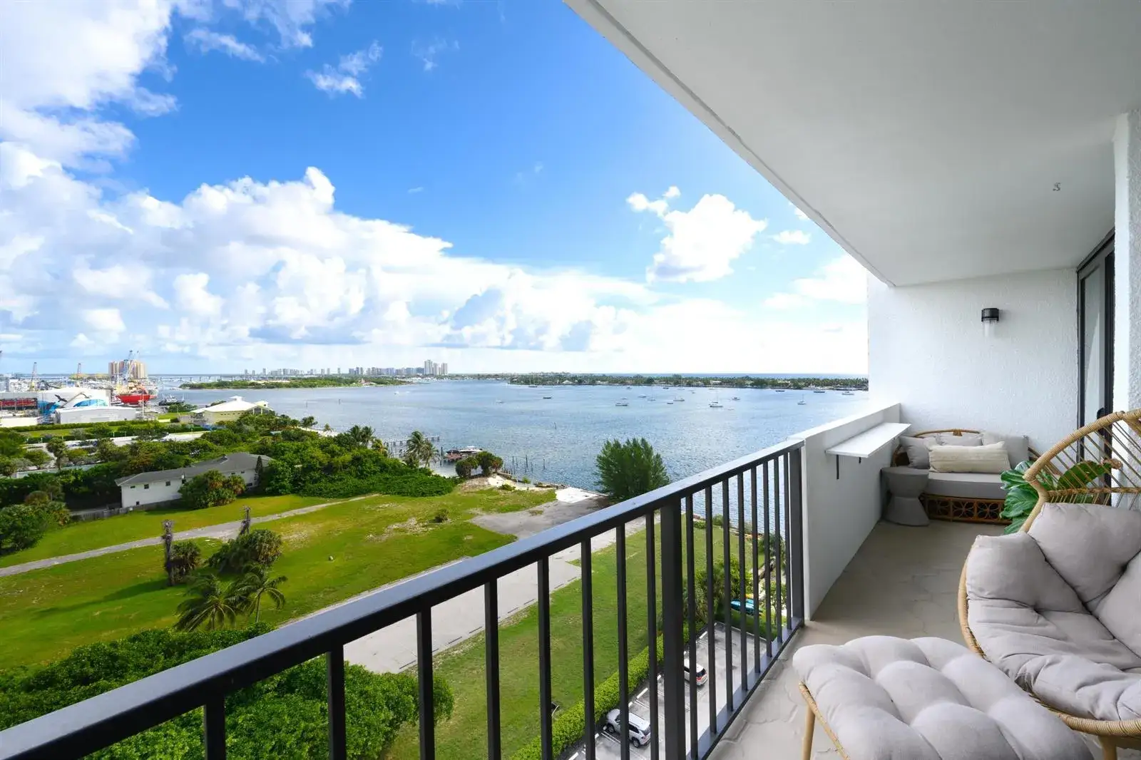 5600 N Flagler Drive # 1207, West Palm Beach FL 33407