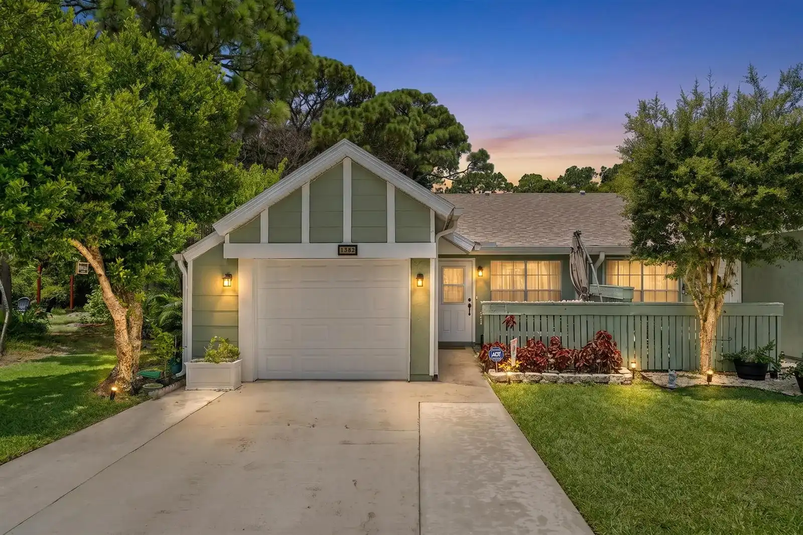 1382 SE Rivergreen Circle, Port St. Lucie FL 34952