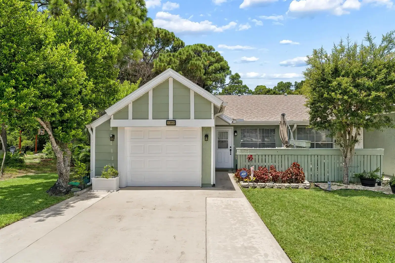 1382 SE Rivergreen Circle, Port St. Lucie FL 34952 photo 2