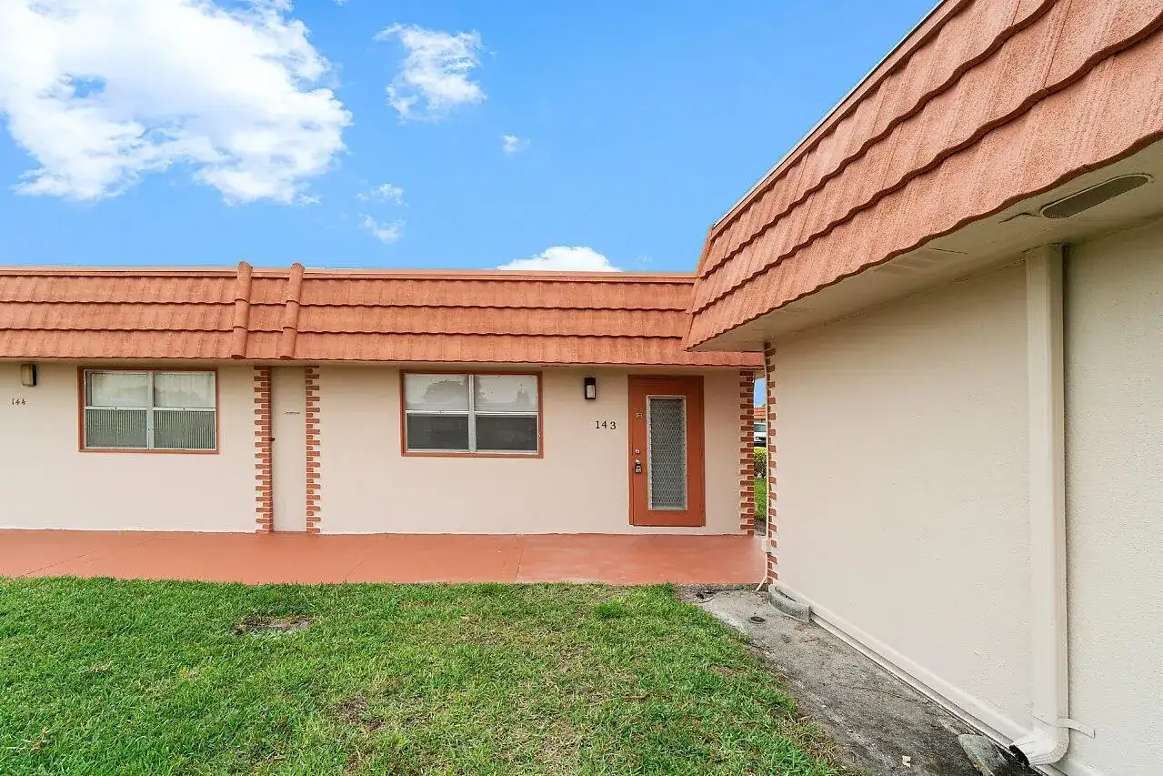 143 SEVILLE E, Delray Beach FL 33446 photo 2