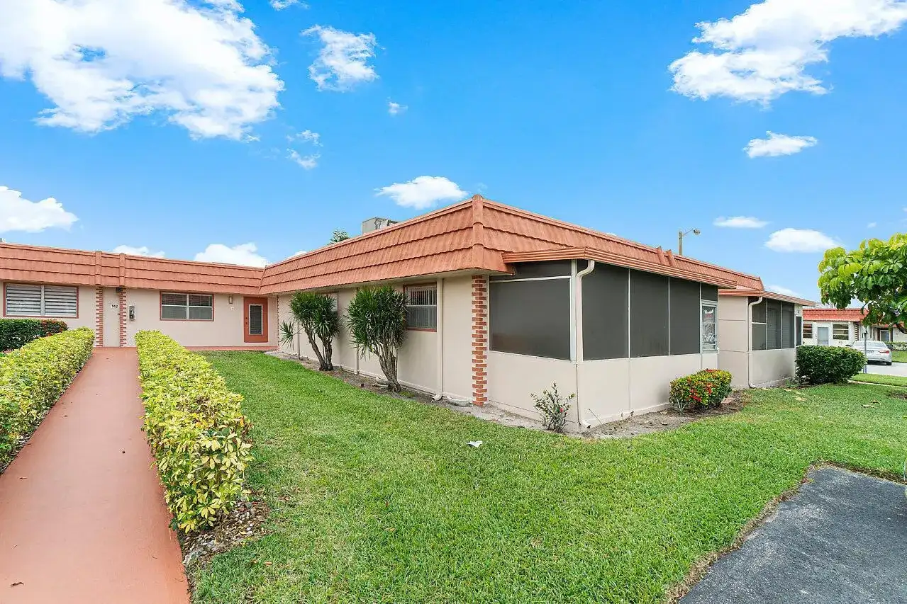 143 SEVILLE E, Delray Beach FL 33446 photo 4