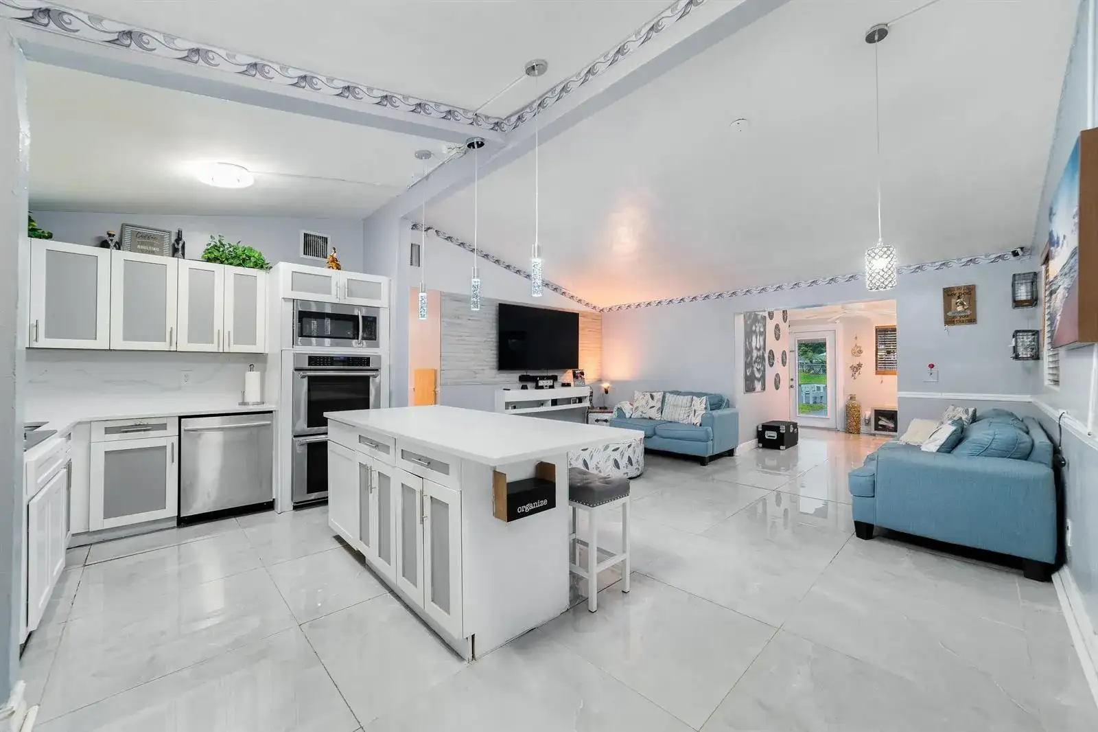 735 Hibiscus Drive, Royal Palm Beach FL 33411 photo 4