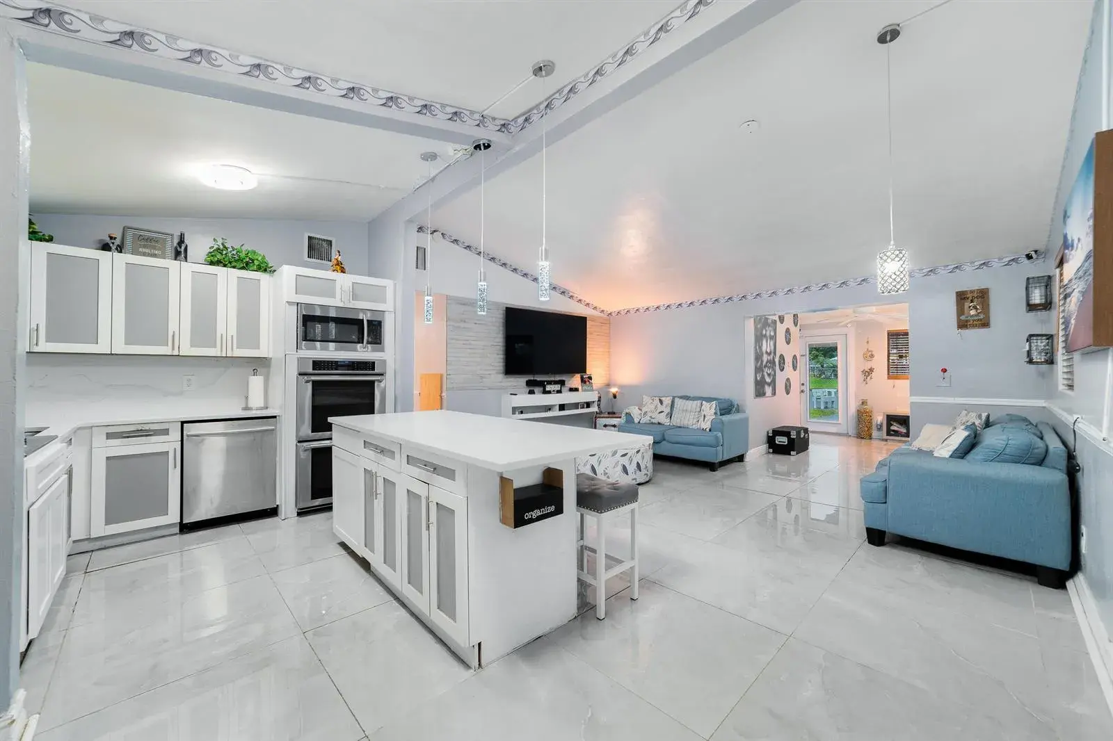735 Hibiscus Drive, Royal Palm Beach FL 33411