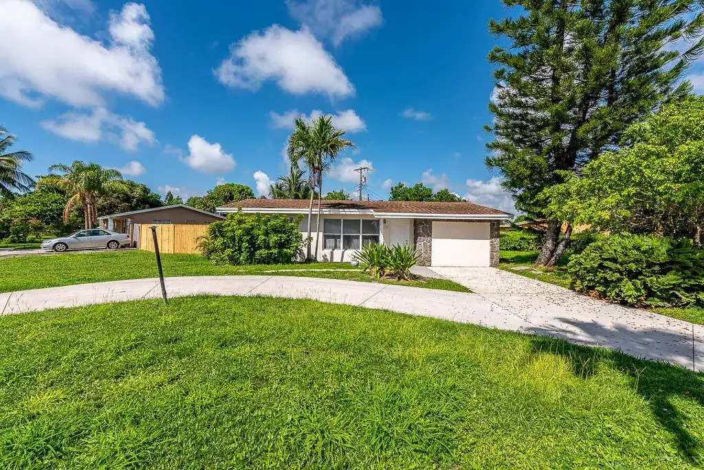 314 E Gateway Boulevard, Boynton Beach FL 33435 photo 2