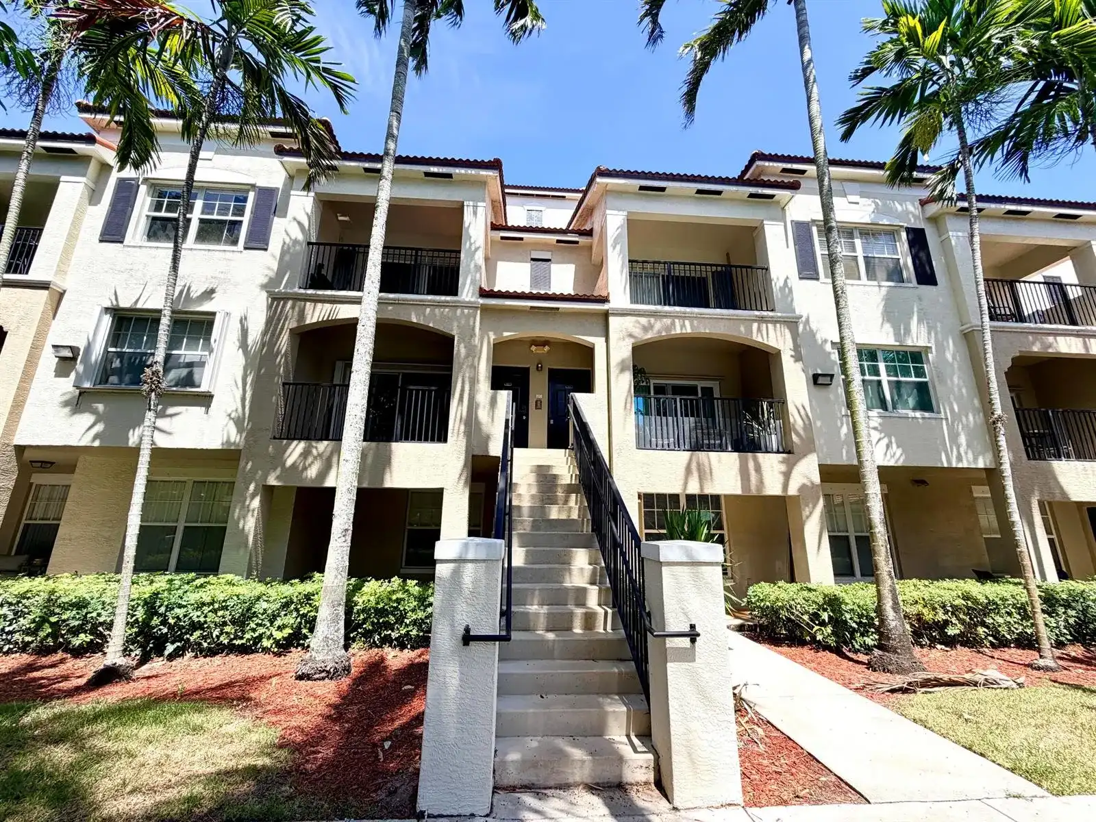 5840 W SAMPLE Road # 303, Coral Springs FL 33067