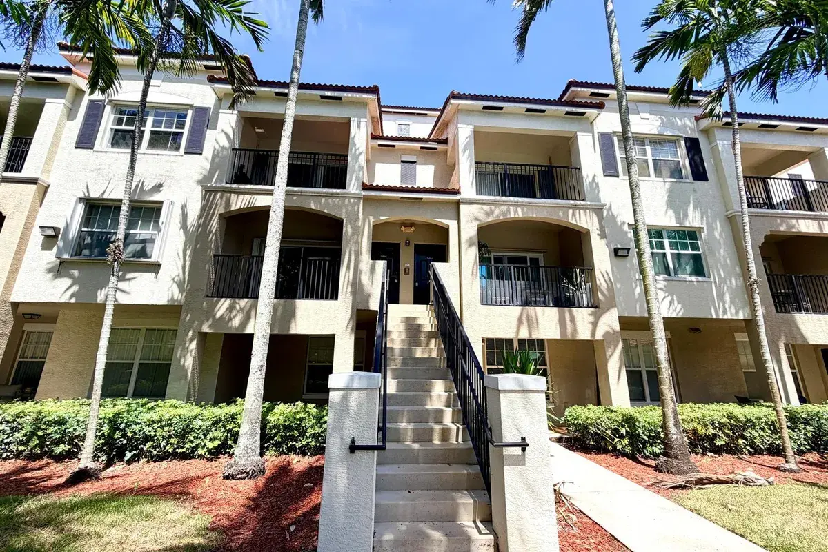 5840 W SAMPLE Road # 303, Coral Springs FL 33067