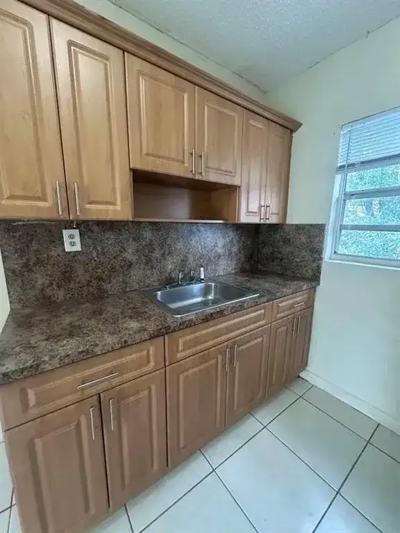 633 NW 15TH Terrace, Fort Lauderdale FL 33311 photo 3