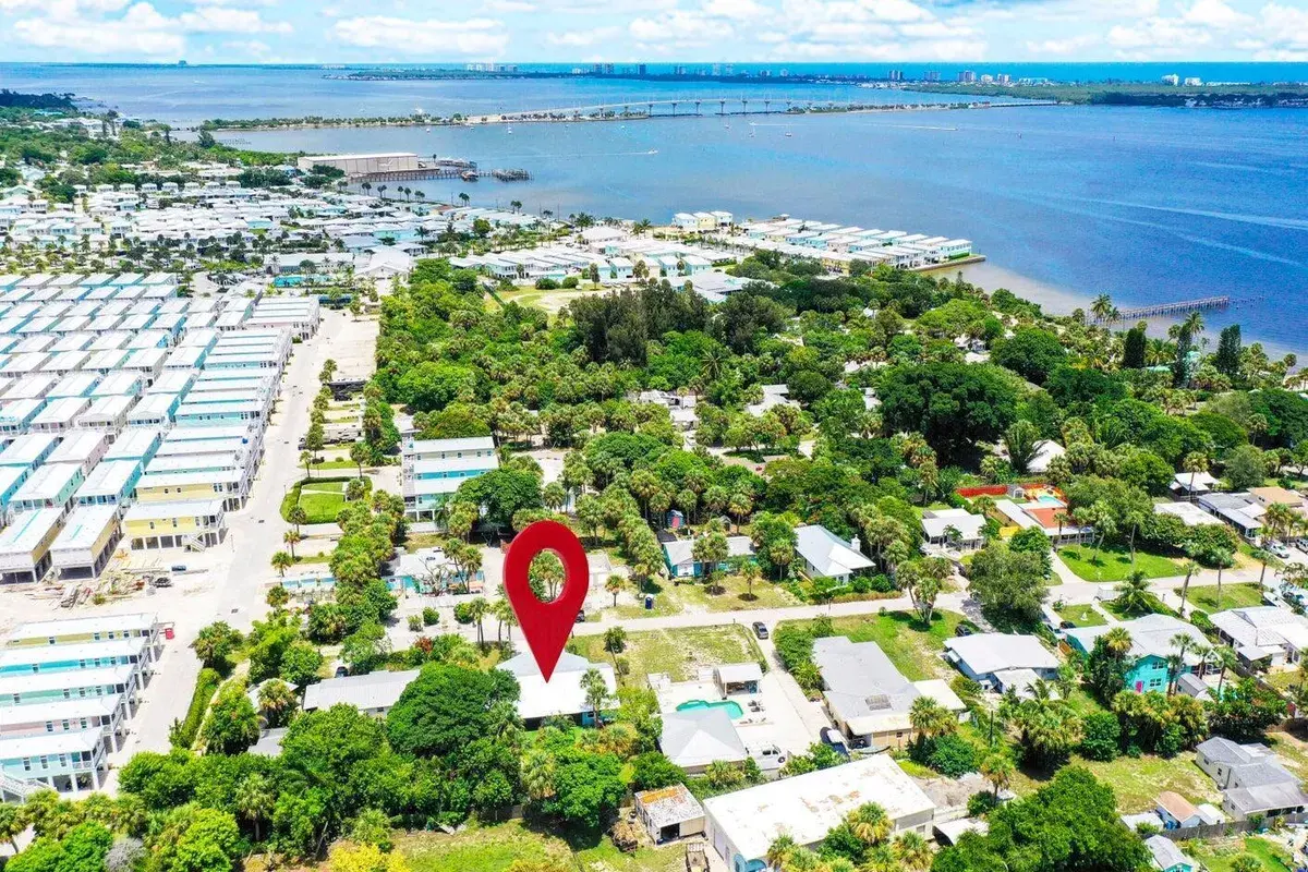 2132 NE Pelican Terrace, Jensen Beach FL 34957