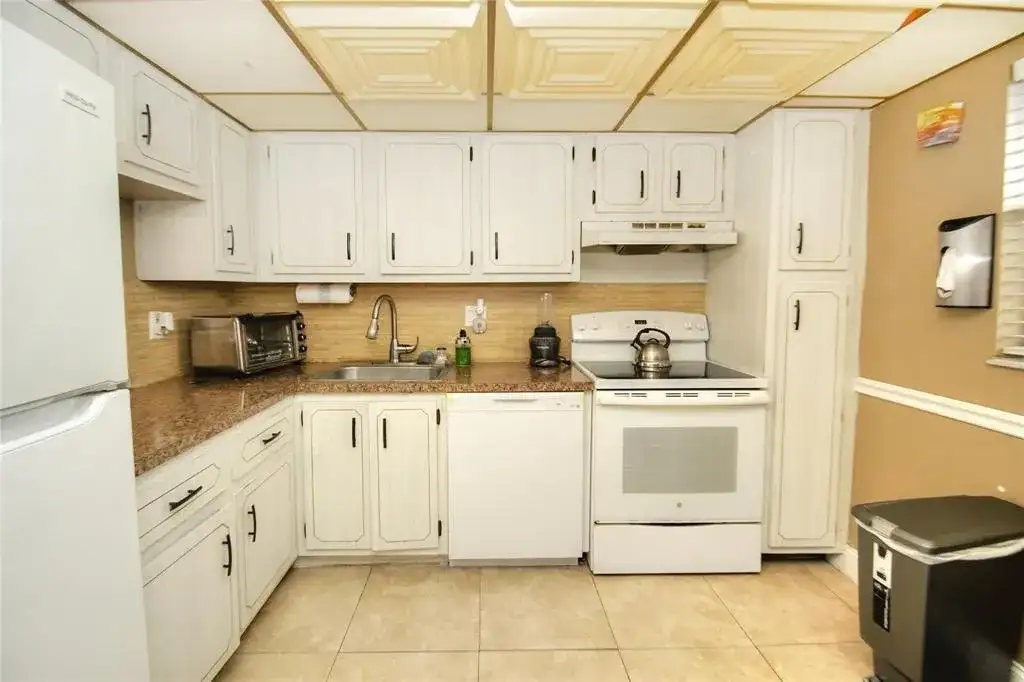 8401 LAGOS DE CAMPO Boulevard # 306V, Tamarac FL 33321 photo 4