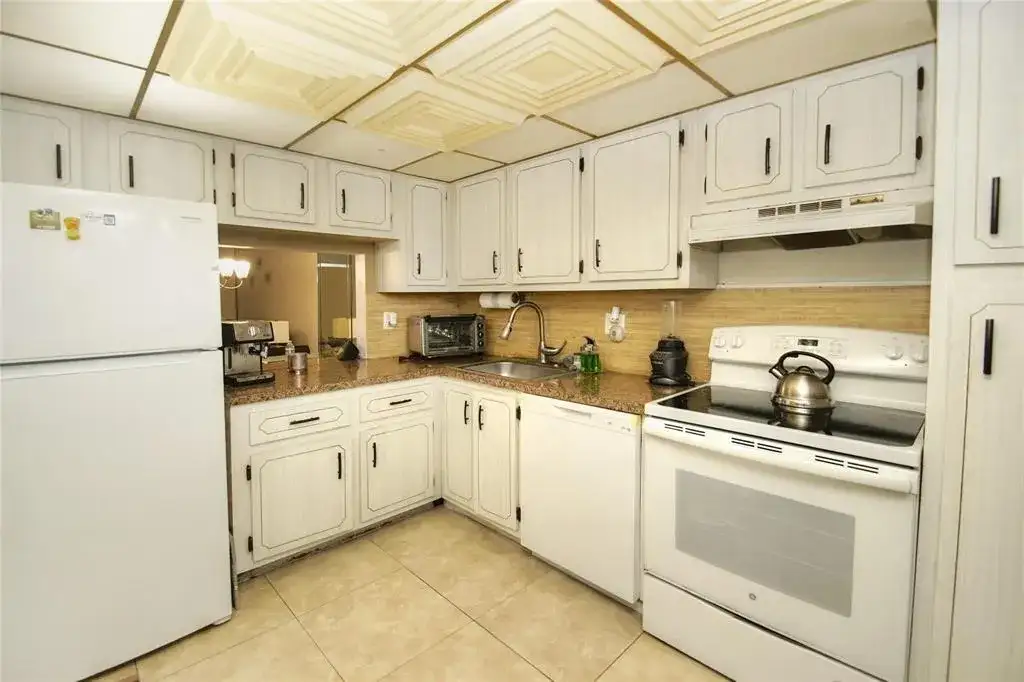 8401 LAGOS DE CAMPO Boulevard # 306V, Tamarac FL 33321 photo 5