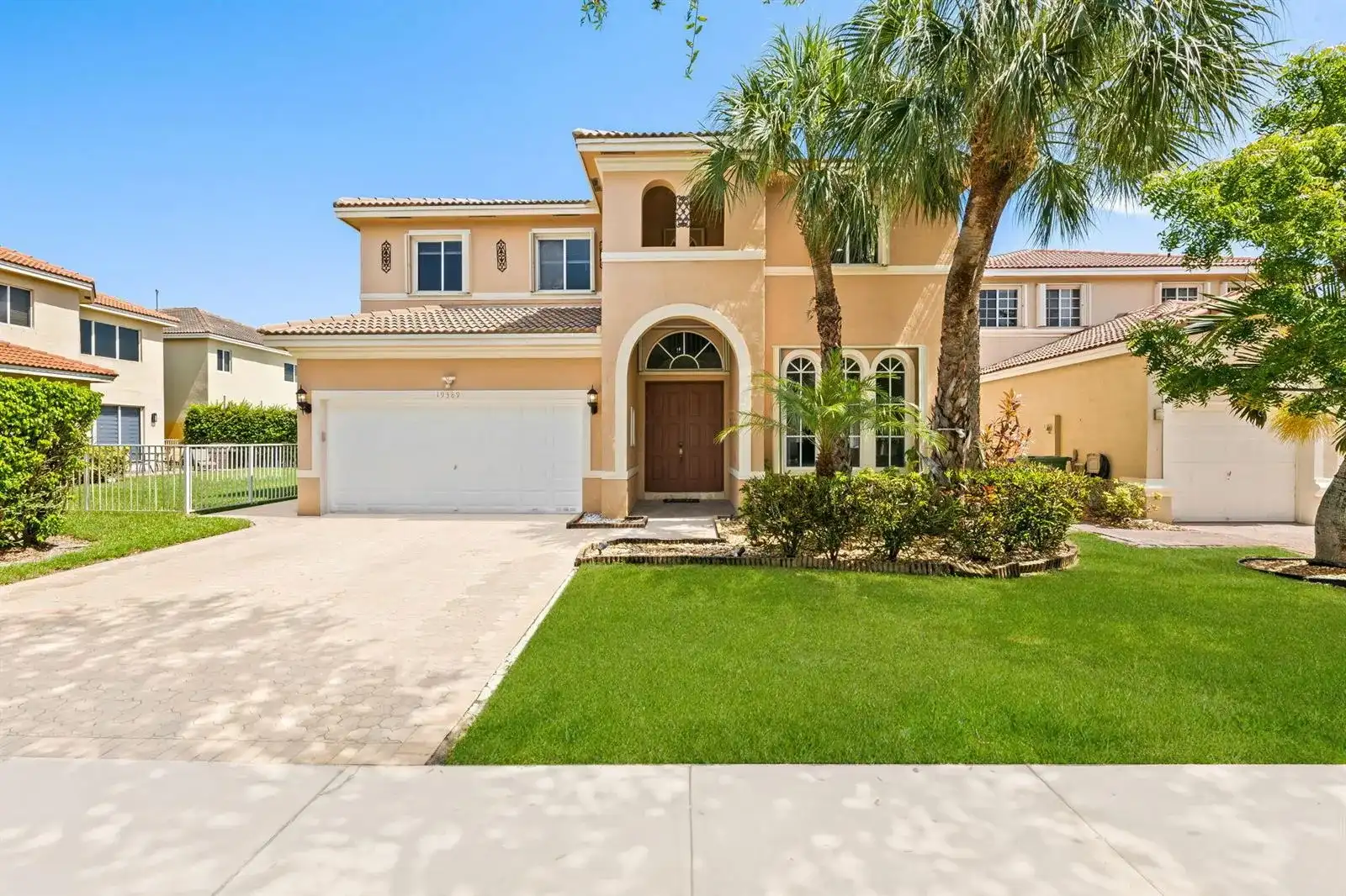 19389 SW 64th Street, Pembroke Pines FL 33332