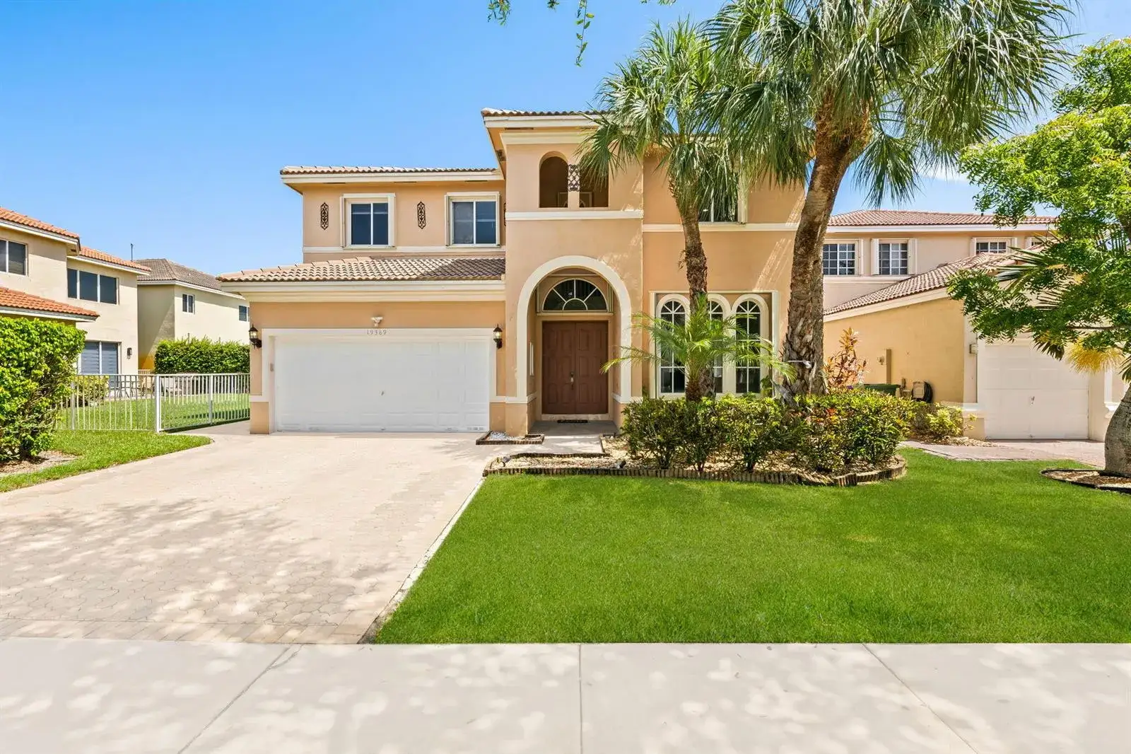 19389 SW 64th Street, Pembroke Pines FL 33332