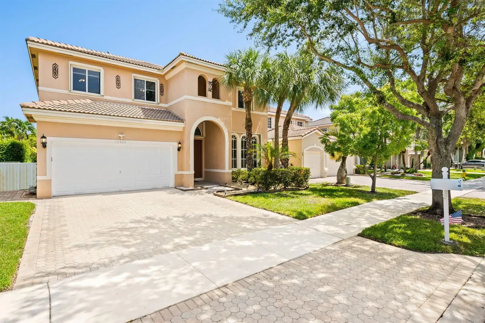 19389 SW 64th Street, Pembroke Pines FL 33332 photo 2