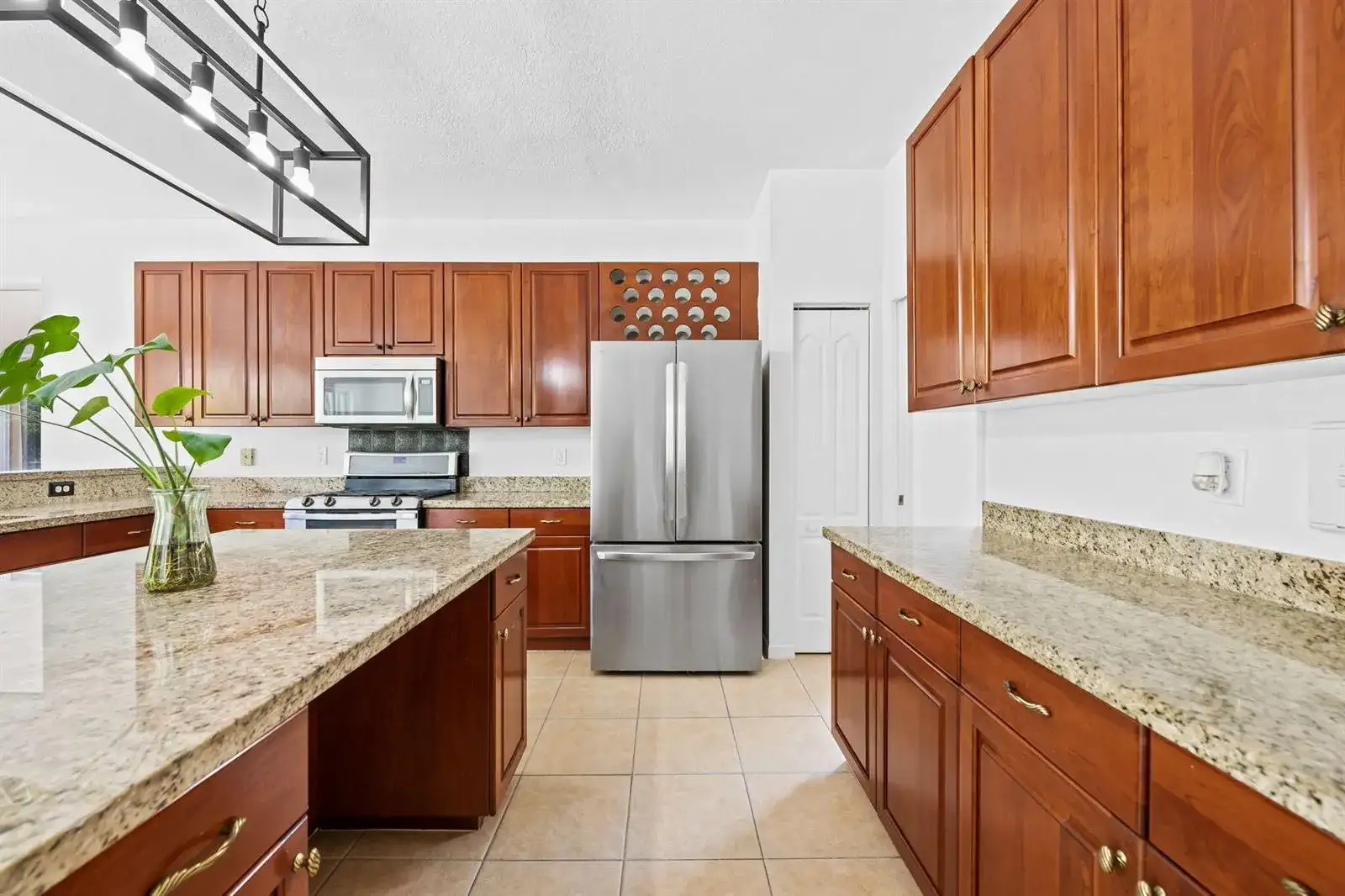 19389 SW 64th Street, Pembroke Pines FL 33332 photo 3