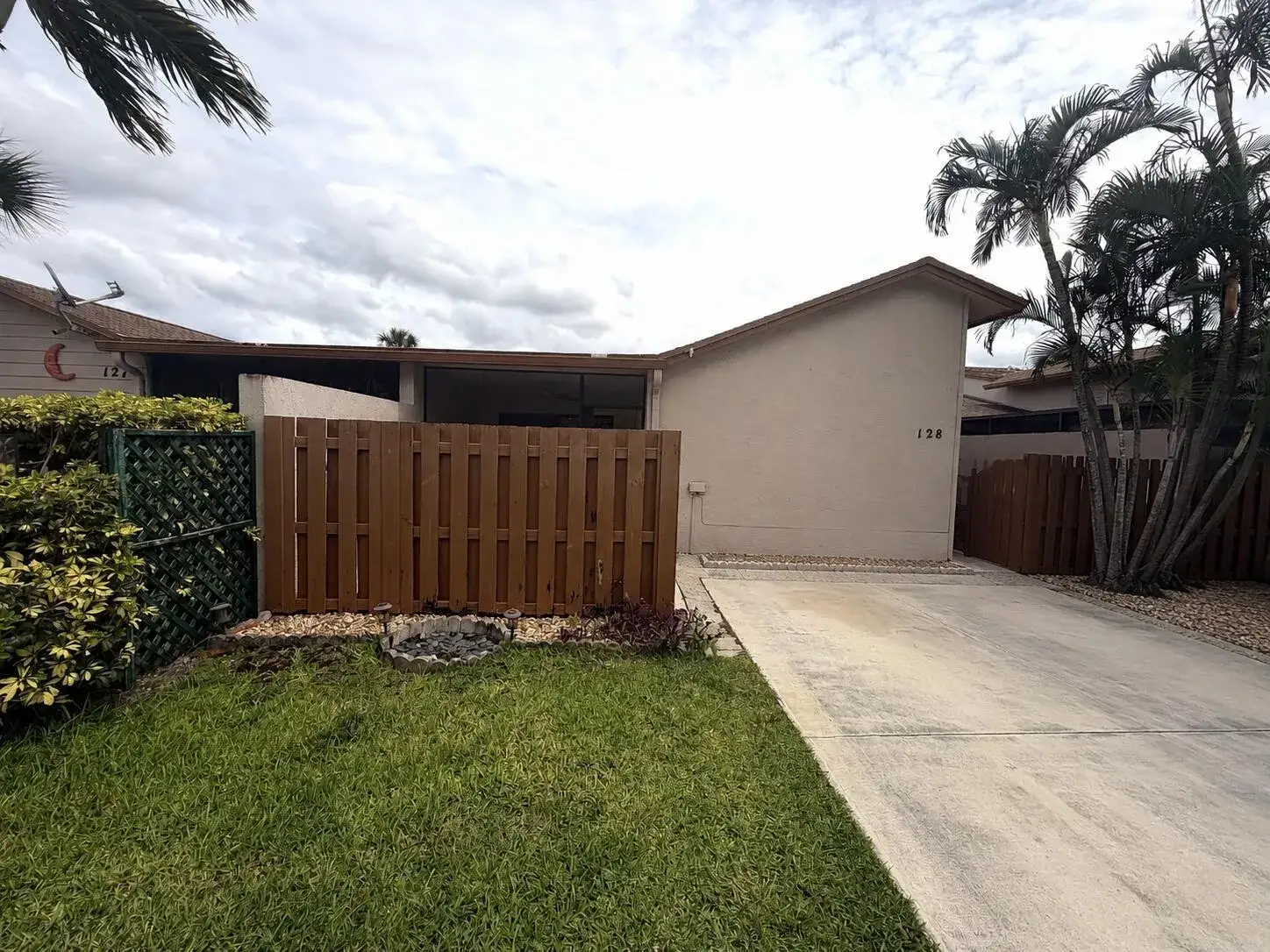 2400 SW 19th Avenue # 128, Boynton Beach FL 33426