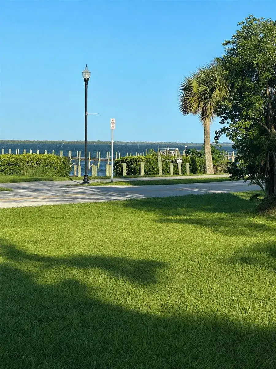 1026 Indian River Drive, Sebastian FL 32958 photo 4