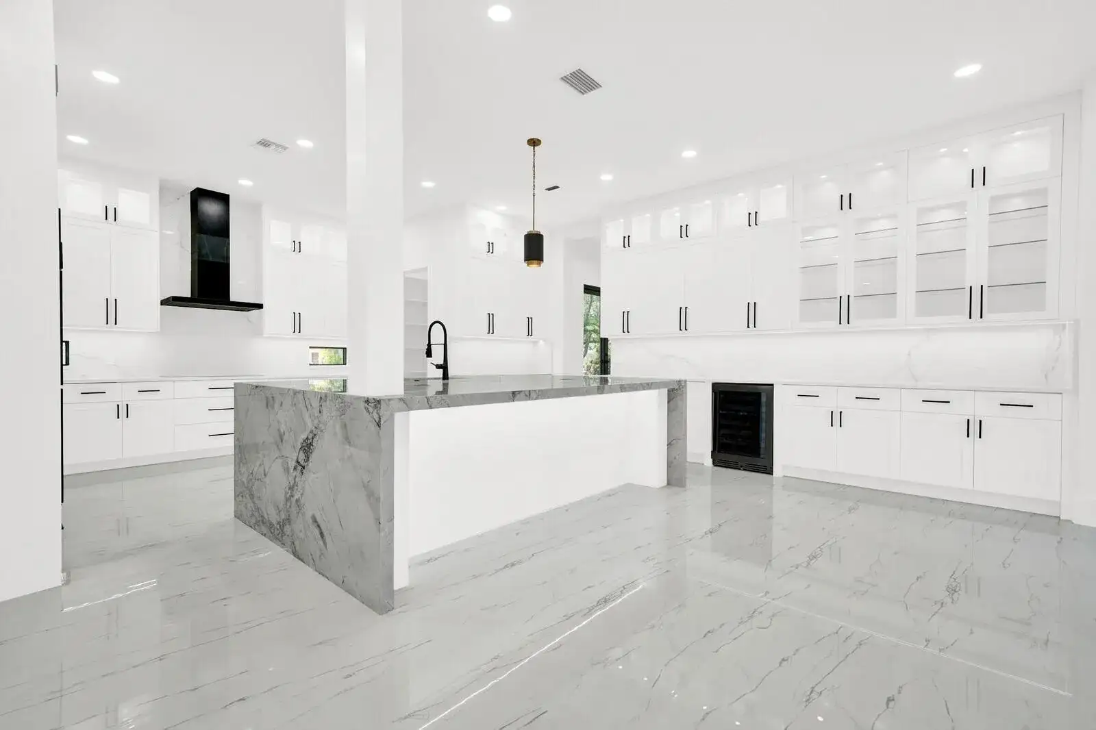 6041 NW 84th Terrace, Parkland FL 33067 photo 2