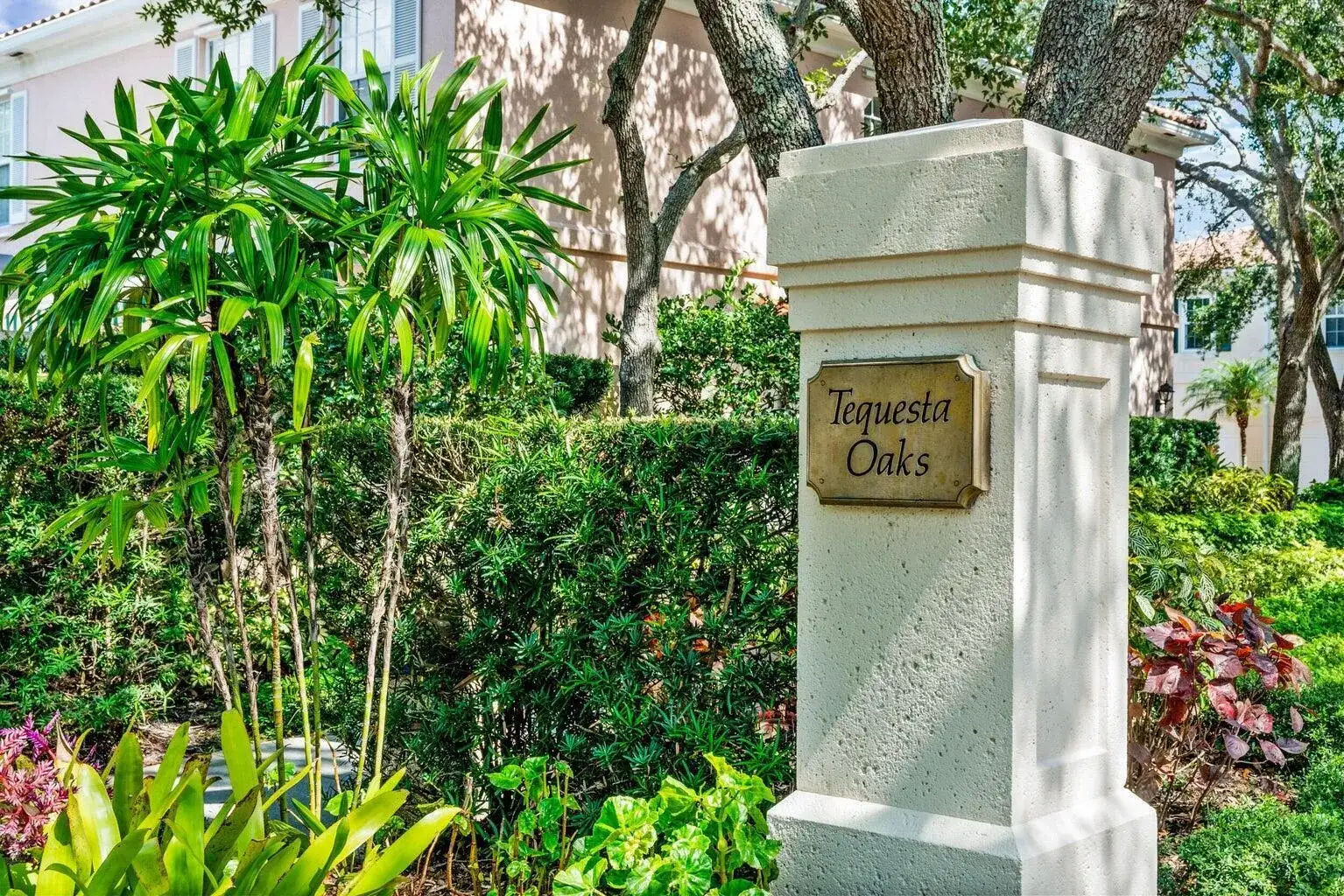 73 Laurel Oaks Circle, Jupiter FL 33469 photo 2