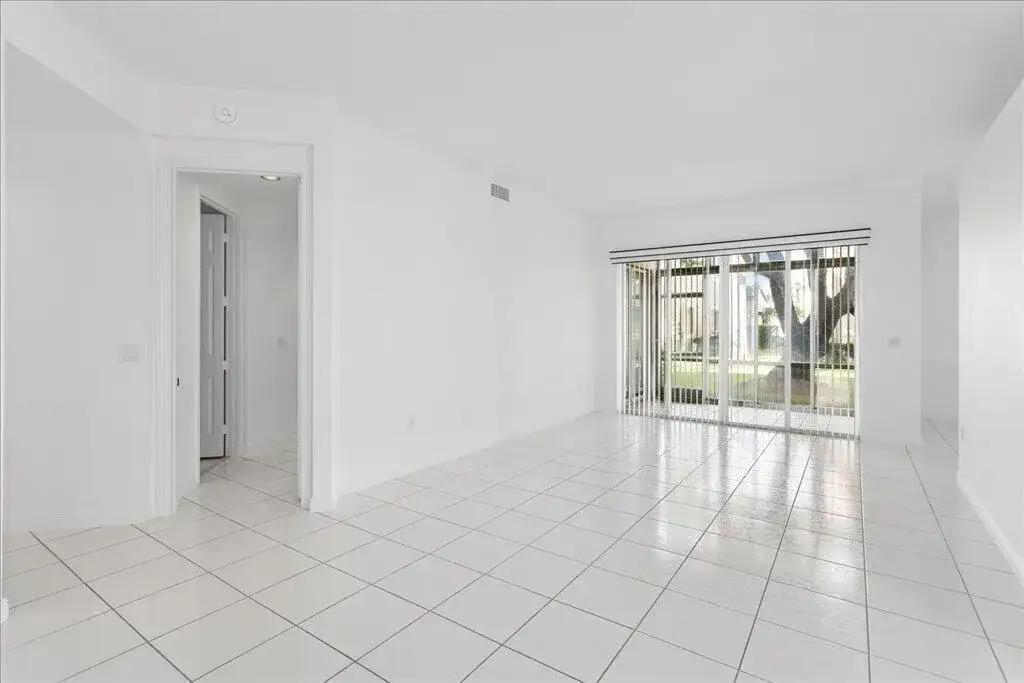 7937 EXETER Circle E # 102, Tamarac FL 33321 photo 3