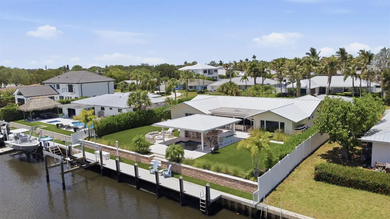 16 LEEWARD Circle, Tequesta FL 33469
