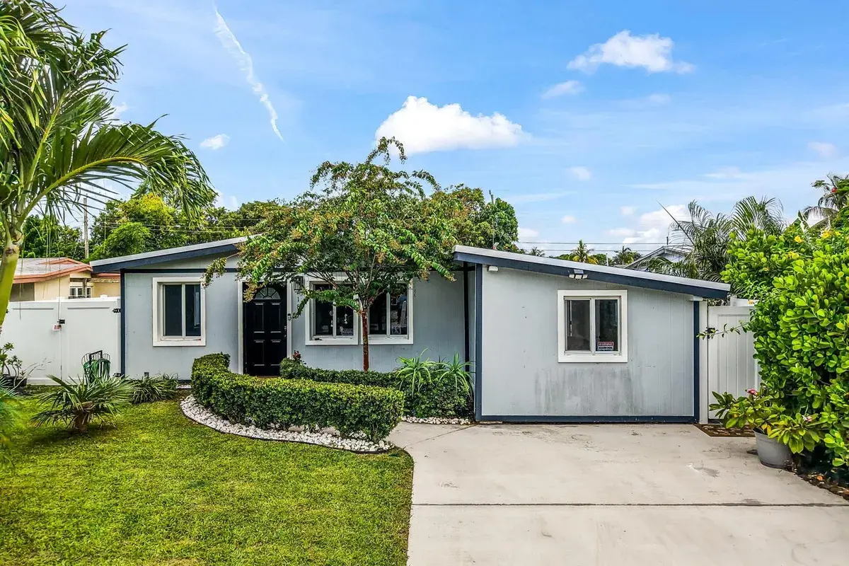 218 GLOUCHESTER Street, Boca Raton FL 33487