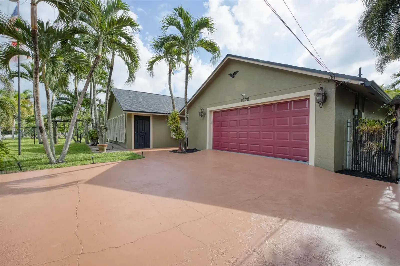 1672 ERIE Terrace, Palm Springs FL 33406 photo 2