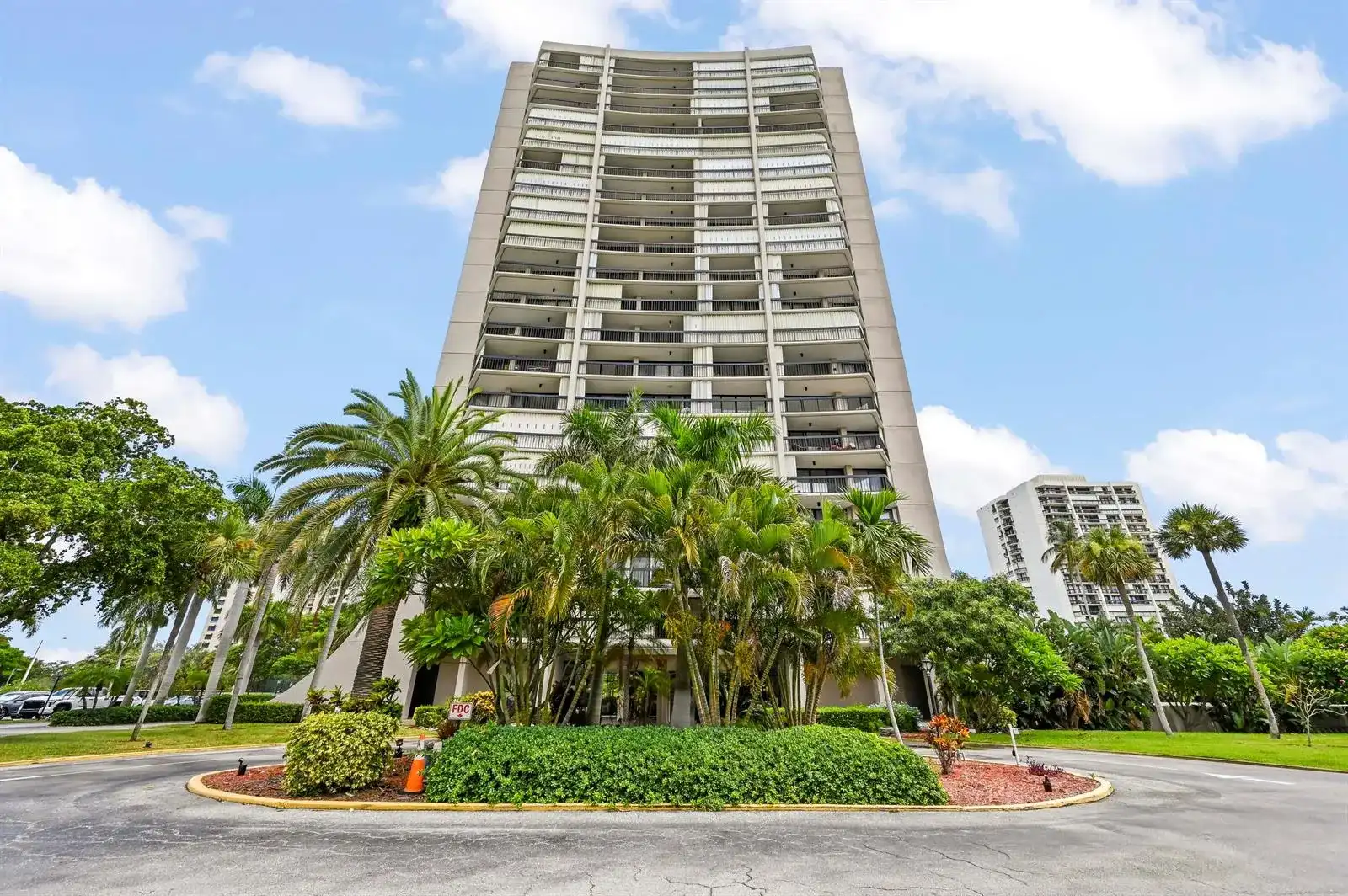 2425 PRESIDENTIAL Way # 1006, West Palm Beach FL 33401