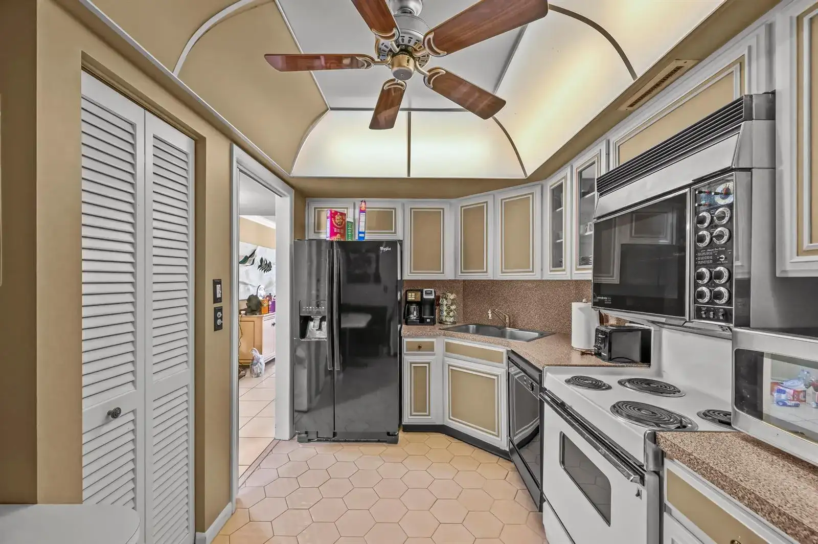 2425 PRESIDENTIAL Way # 1006, West Palm Beach FL 33401 photo 5