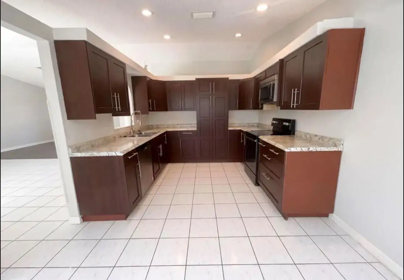 1750 EVERGREEN Court, Kissimmee FL 34746 photo 2
