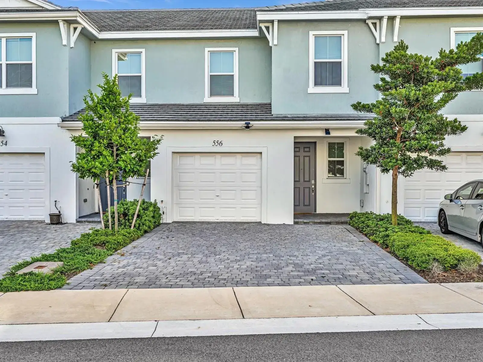 556 Sanderling Circle, Deerfield Beach FL 33442 photo 2