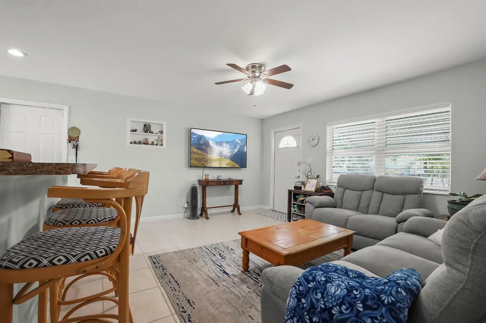 3231 Vassallo Avenue, Palm Springs FL 33461 photo 2