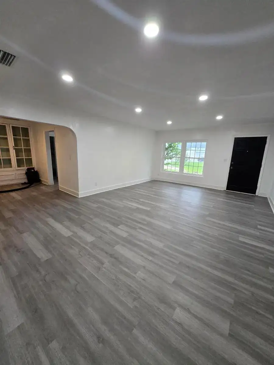 8305 HOGAN Road, Jacksonville FL 32216 photo 4