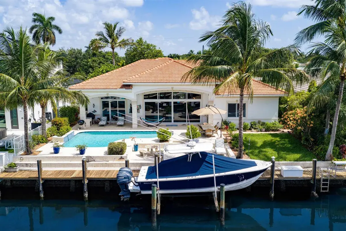 2760 NE 51st Street, Lighthouse Point FL 33064