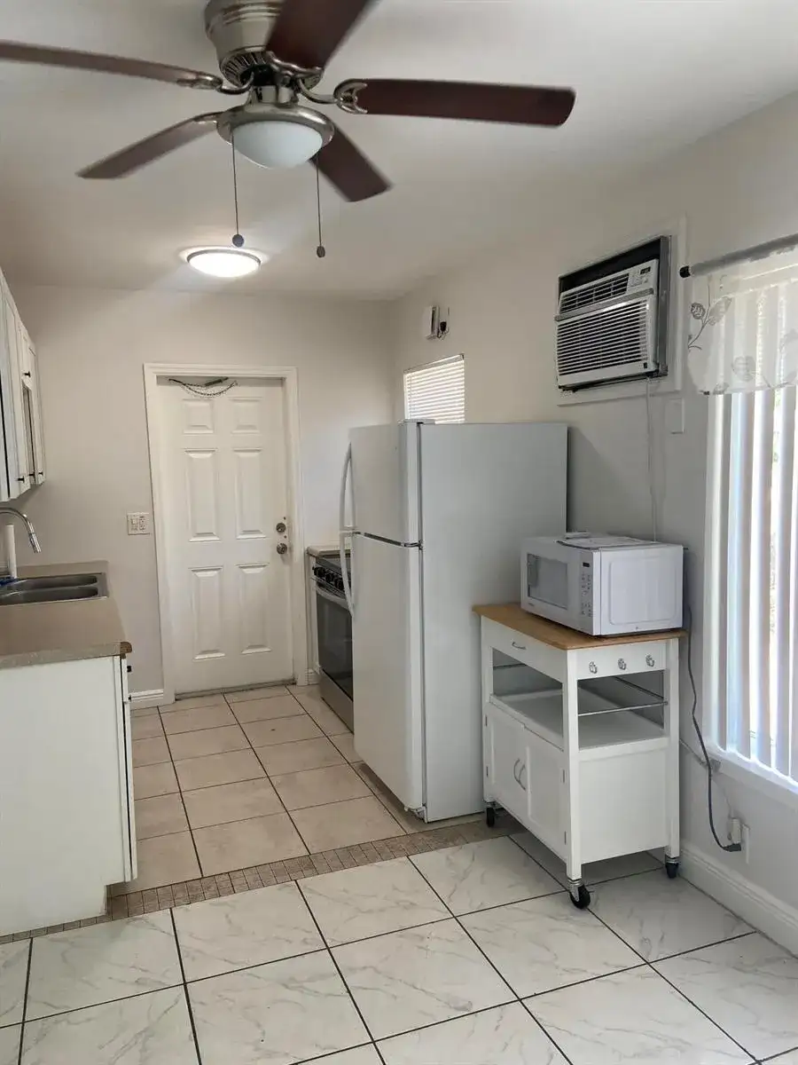 417 NE 2nd Street, Boynton Beach FL 33435 photo 3