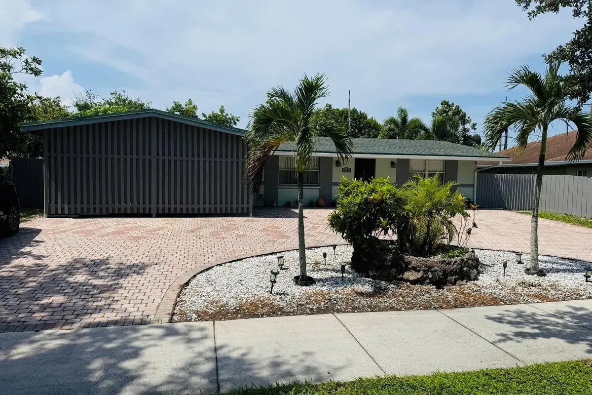 3335 10th Avenue N, Palm Springs FL 33461