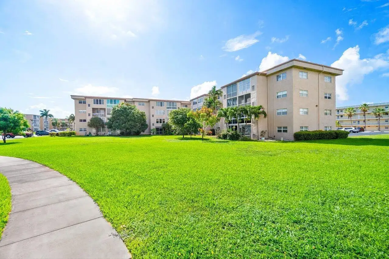 2615 NE 1ST Court # 407, Boynton Beach FL 33435 photo 2