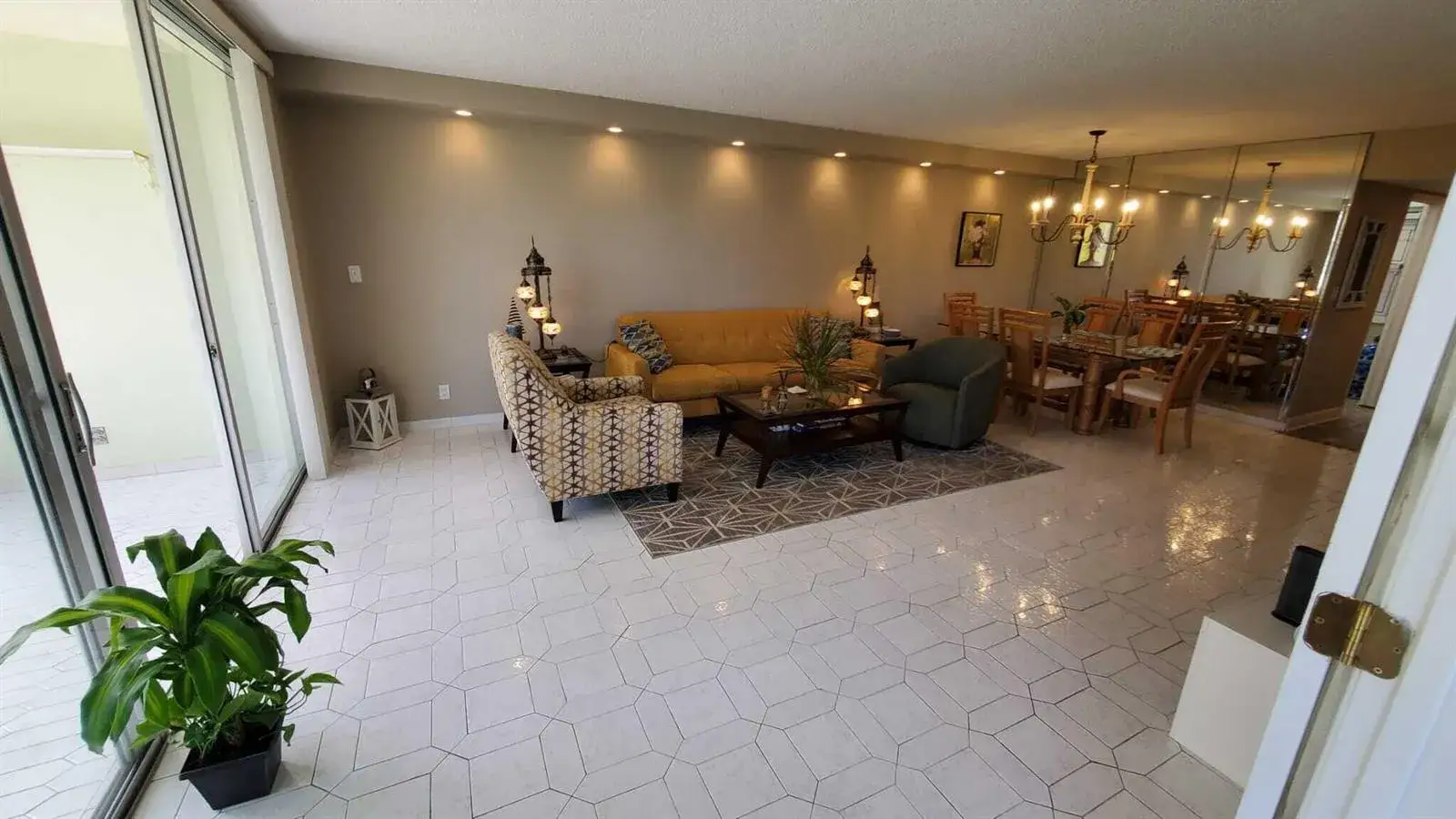 3800 OAKS CLUBHOUSE Drive # 112, Pompano Beach FL 33069