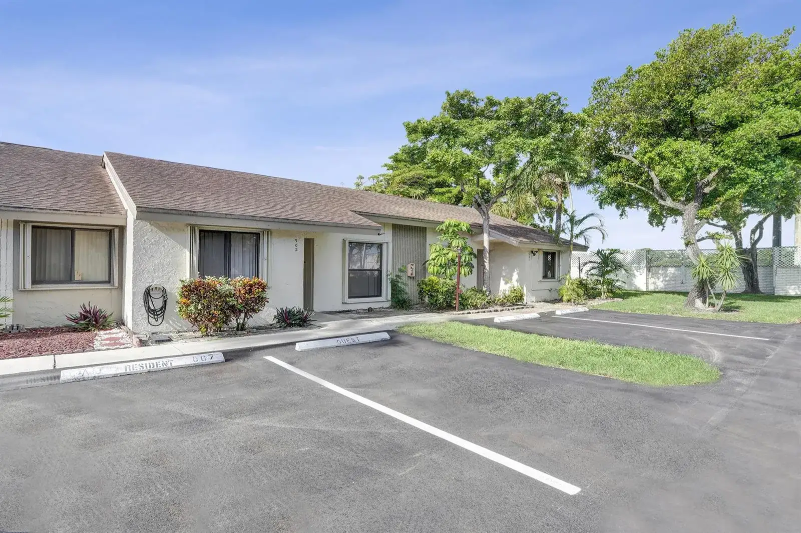 3066 S Oakland Forest Drive # 902, Oakland Park FL 33309