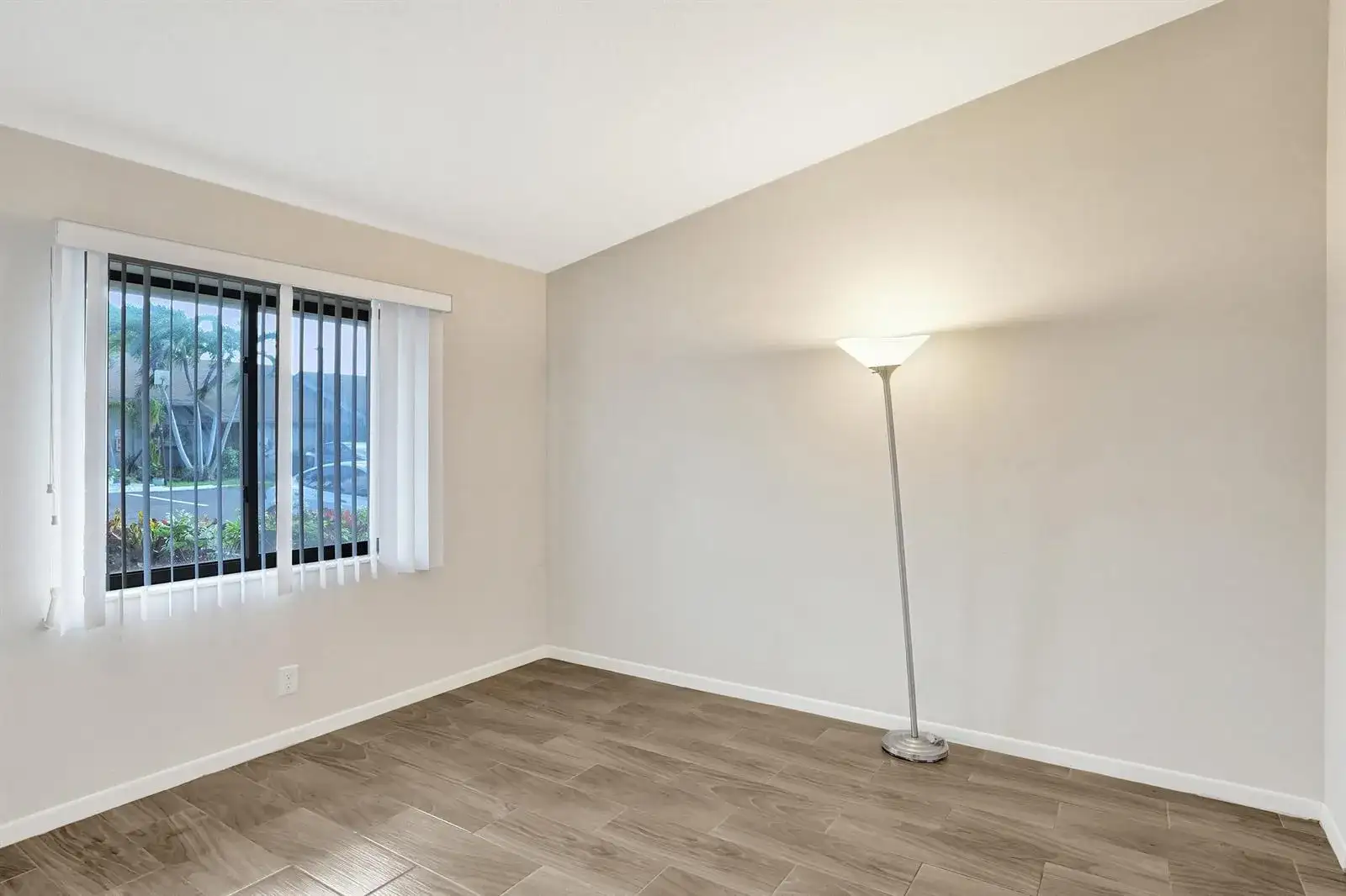 3066 S Oakland Forest Drive # 902, Oakland Park FL 33309 photo 4