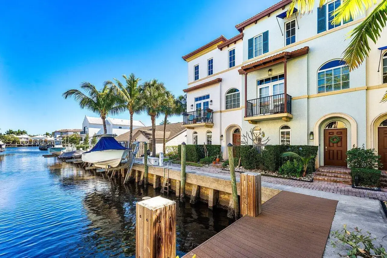 813 Estancia Way, Boynton Beach FL 33435