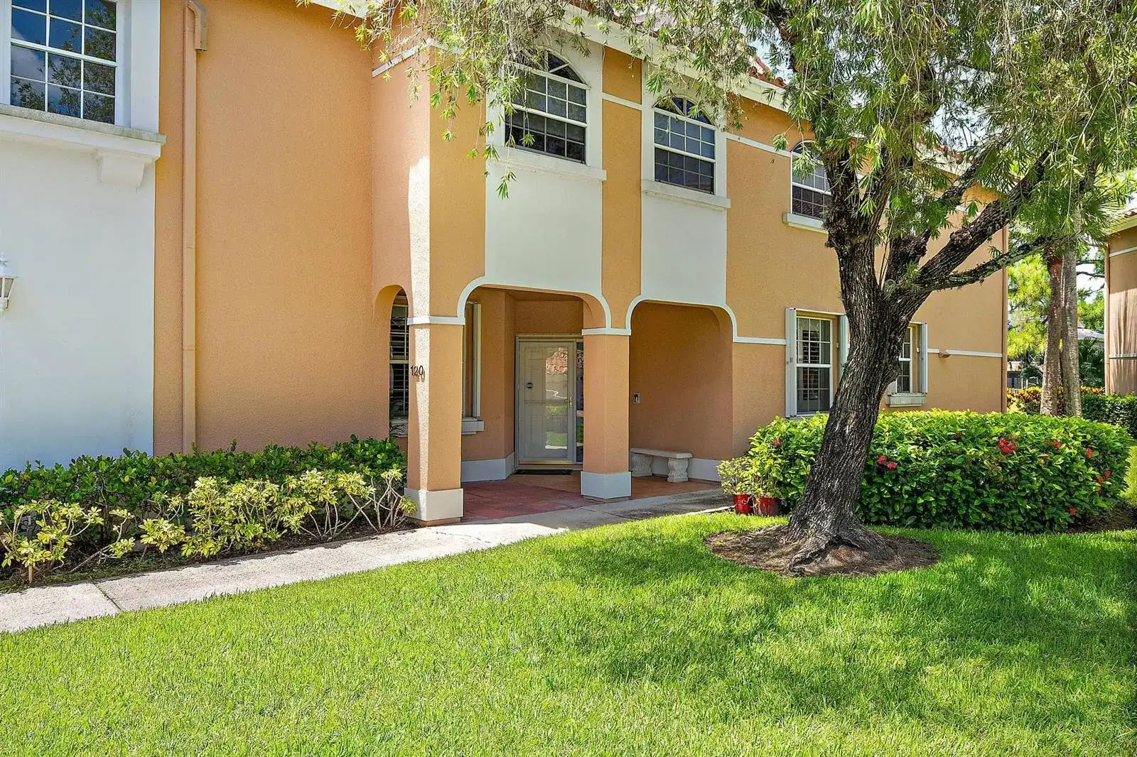 120 LEGENDARY Circle, Palm Beach Gardens FL 33418